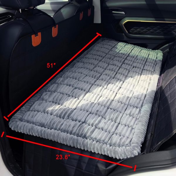 71BLM8UmAkL._AC_SL1500_.jpg Backseat Dog Car Bed Mat, Non-Slip Travel Dog Bed for Backseat Extenders, Lightweight & Easy-to-Store, Soft Durable & Easy-to-Clean Car Seat Protector for SUVs, Trucks & Sedans (23.5" x 51")